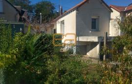 LE MANS / Maison à restaurer avec jardin et garage privé.