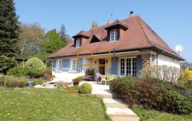 DOMFRONT EN CHAMPAGNE / Maison familiale, 140m²,  5 chambres.