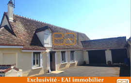 ST COSME EN VAIRAIS / Maison de ville type longère avec garage et terrain clos