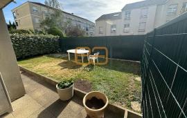 LIMEIL BREVANNES / 48m² avec 57m² d'extérieur, box, cave et parking.