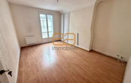 LOCHES / Maison de ville idéalement placée