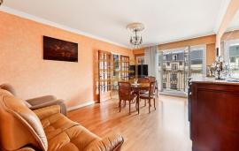 PARIS / Convention/George Brassens : appartement trois chambres, double-balcon, 6ème étage, cave et stationn